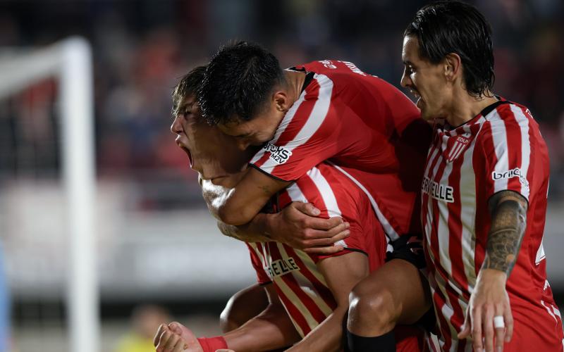 Estudiantes tuvo su primer triunfo en el torneo