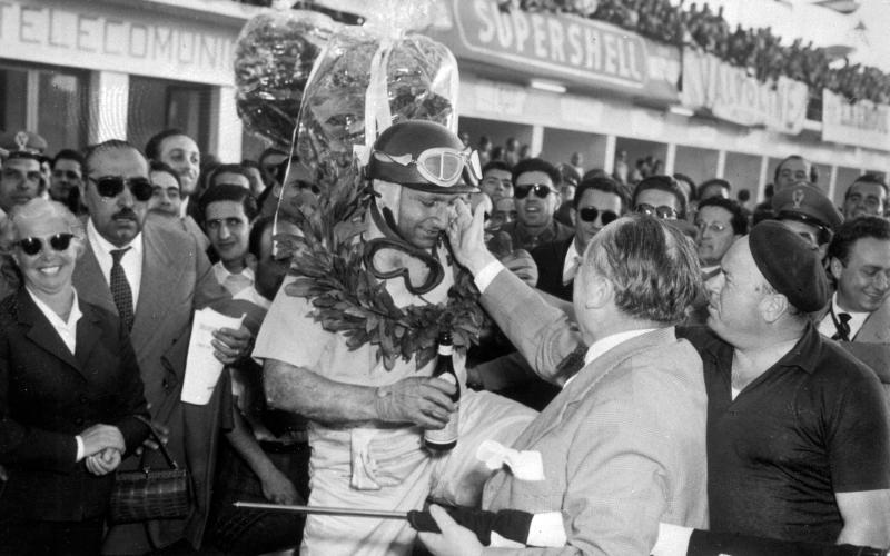 4 de agosto: Fangio gan&oacute; su quinto t&iacute;tulo mundial