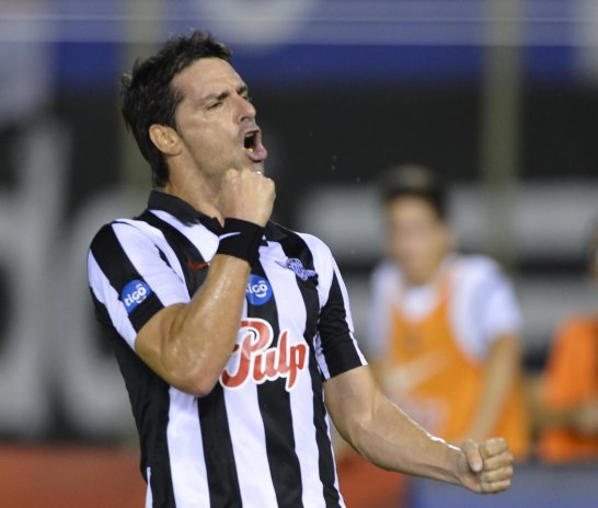 hernan-rodrigo-lopez-celebra-uno-de-los-goles-que-convirtio-durante-la-victoria-de-libertad-sobre-cerro-porteno-_546_464_1060842